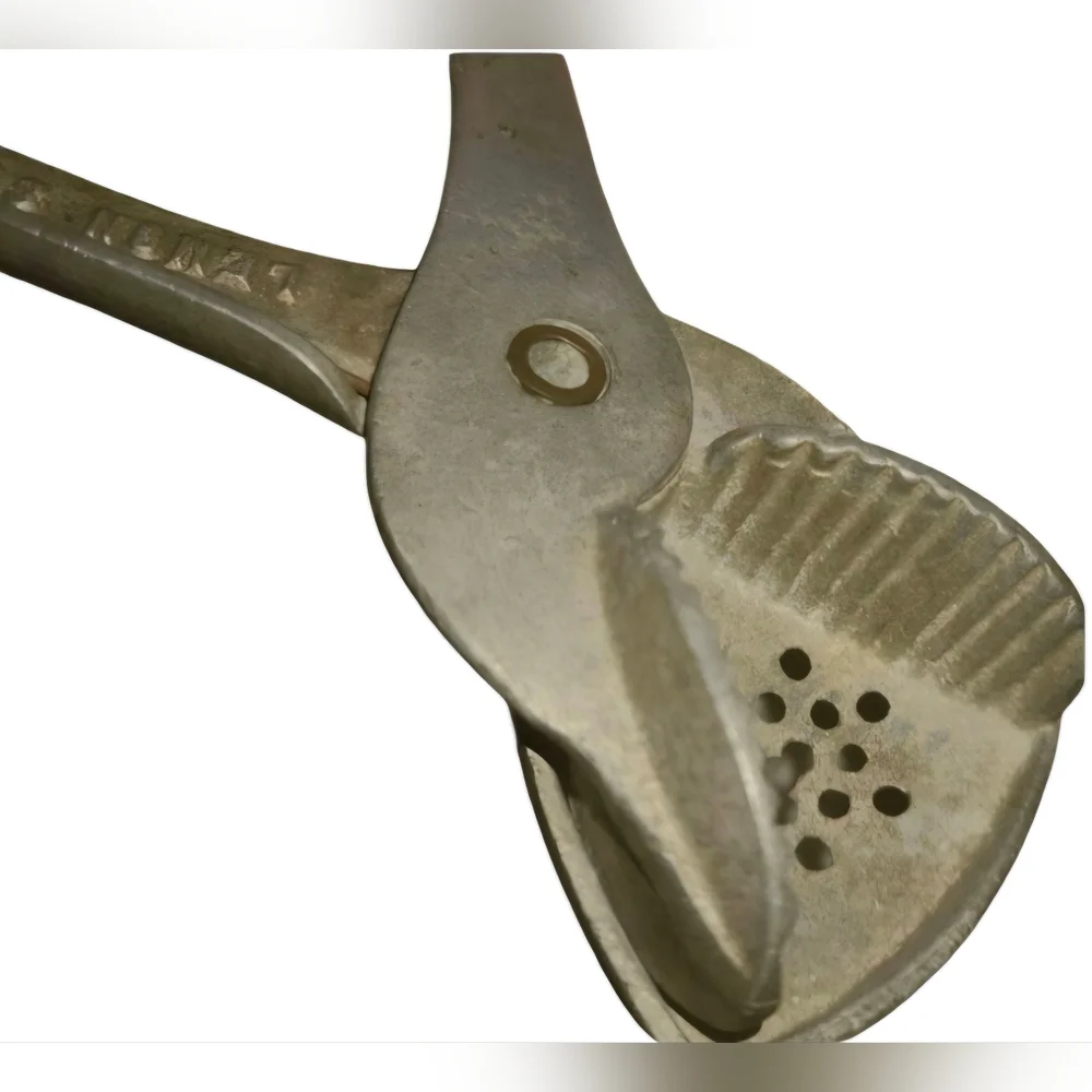 VINTAGE Lemon (or lime) Squeezer.